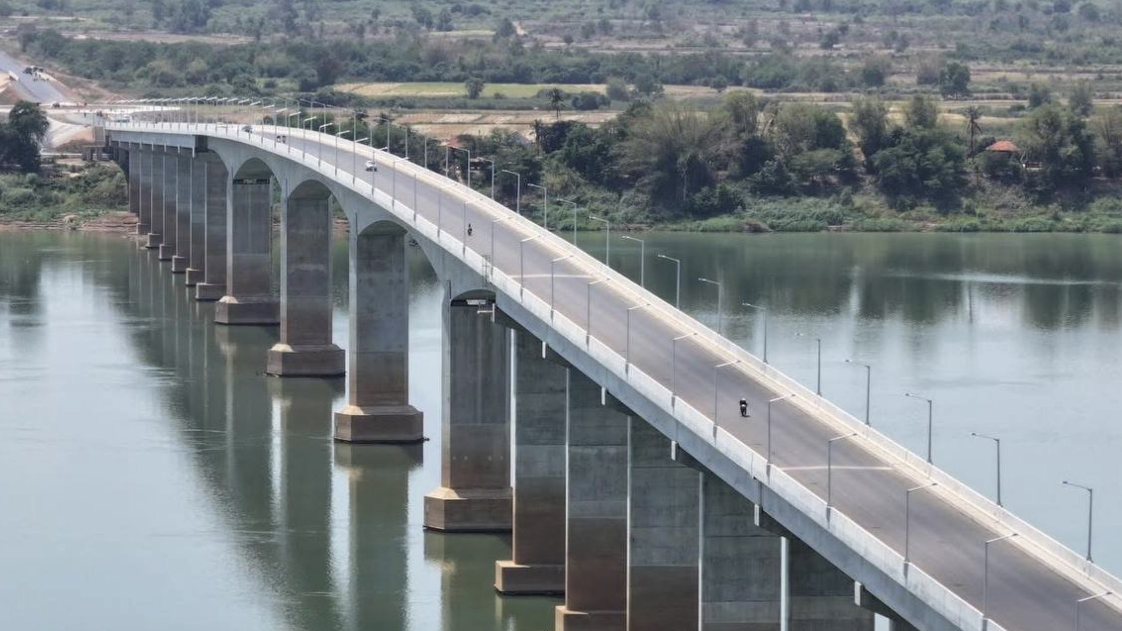 柬埔寨桔井省湄公河柬中友谊大桥今日正式通车